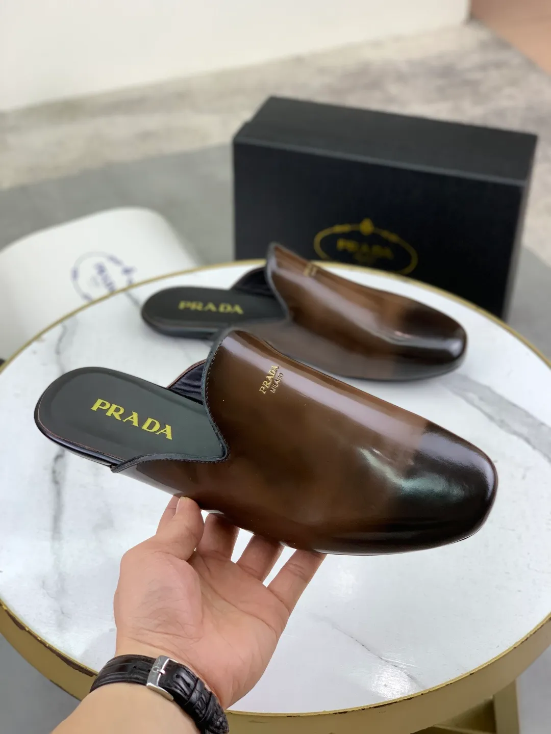 Men's shoes 💰P600 new style 💰 💎💎💎 water dyed cowhide original quality PRADA —🆘.Prada Original order purchase, high-end business leather shoes, fabric: Made of Italian imported calfskin with color-brushed edges➕water-dyed cow lining/cowhide lining➕Specially available original outsole, fine workmanship, real product^_^photographed🎬size: 39-44 (38 45 custom-made)